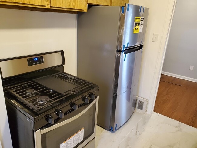 Building Photo - 8224 Riverdale St