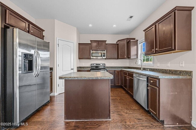 Building Photo - 710 Appling Ct
