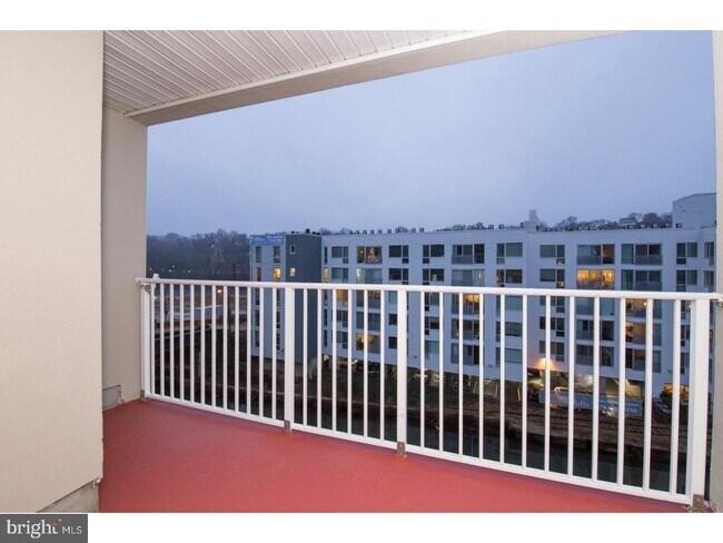 Building Photo - 2 Leverington Ave