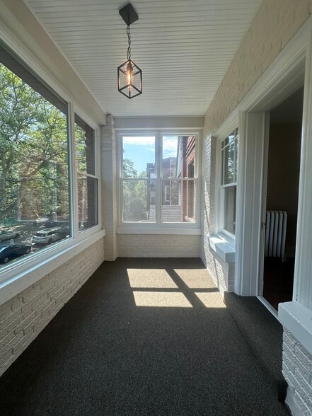 Building Photo - 4314 N Wolcott Ave