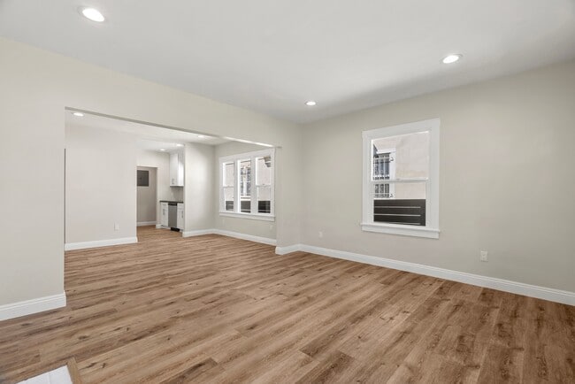 Building Photo - 749 N Wilton Pl