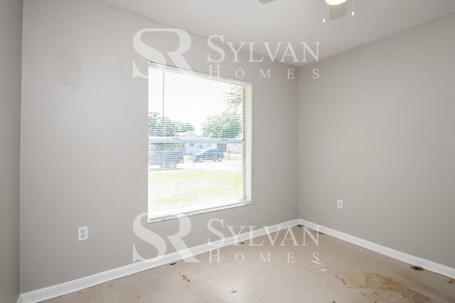 Building Photo - The living is easy in this 3 bedroom, 1 ba...