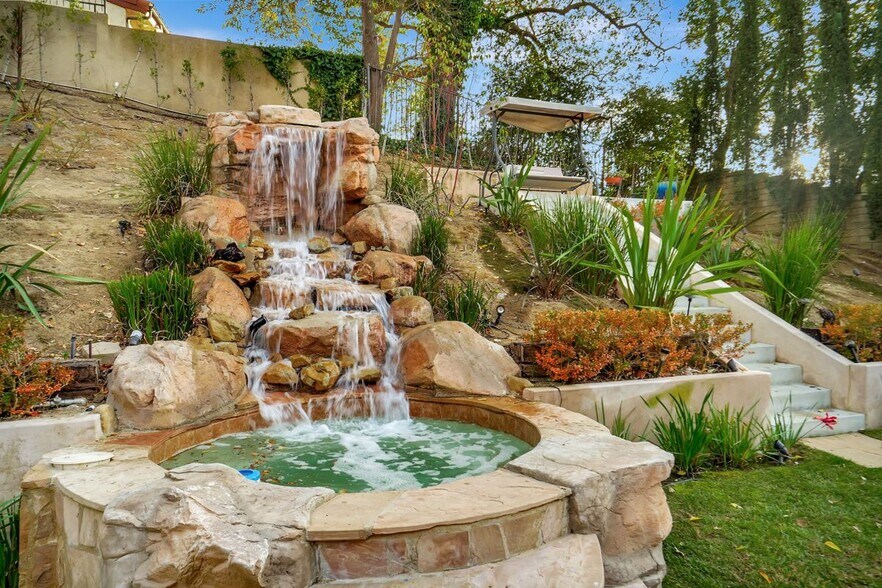 Building Photo - 23022 Peacock Ct