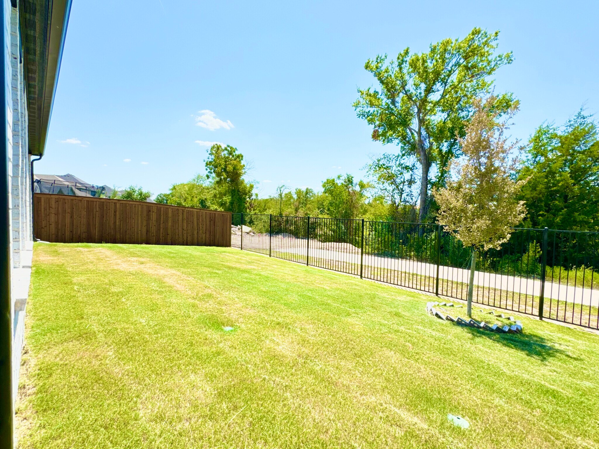 Building Photo - 2801 Riverview Rd