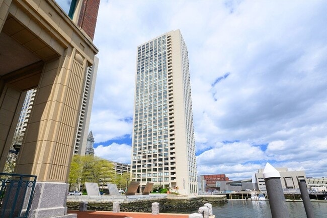 Building Photo - 65 E India Row