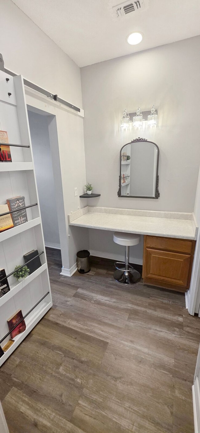 Building Photo - 1805 Irish Hill Dr