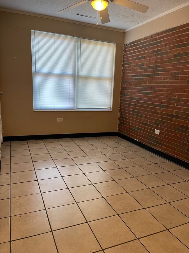 Building Photo - Spacious Duplex located off of South Milledge Avenue! Available soon!