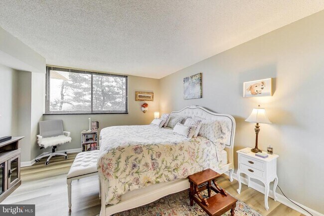 Building Photo - 1101 S Arlington Ridge Rd