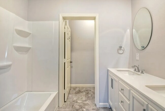 Building Photo - Fully Furnished Modern 3-Bed, 2-Bath Near ...