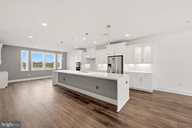 Building Photo - 44824 Tiverton Sq