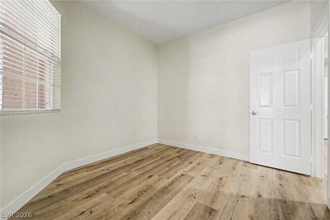Building Photo - 571 Kavanagh Pl