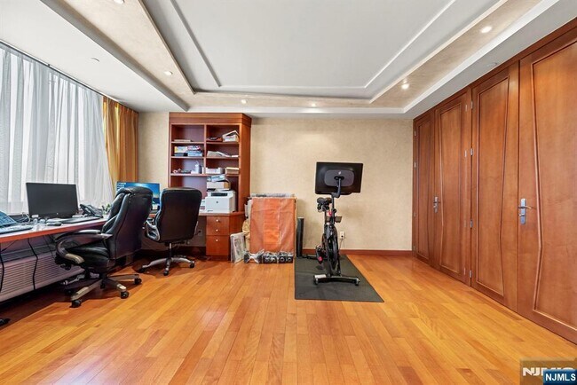 Building Photo - 100 Carlyle Dr