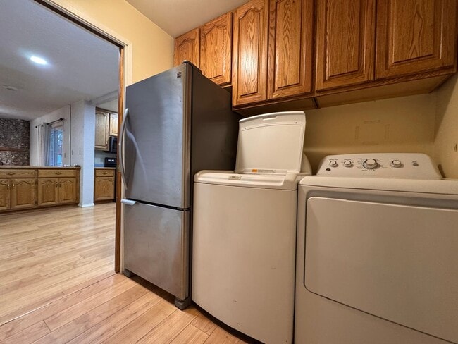Building Photo - HOUSE FOR RENT IN THE JANESVILLE SCHOOL DI...