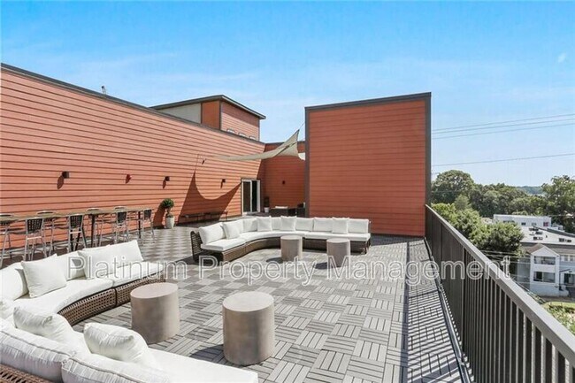 Building Photo - 525 Parkway Dr NE