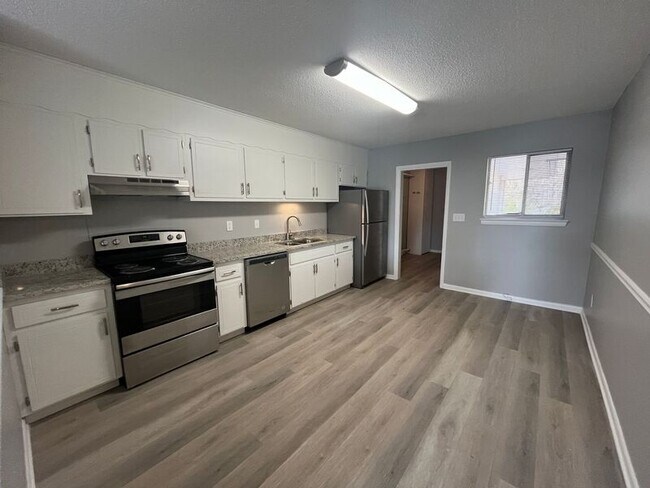 Building Photo - 4076 Teakwood Dr
