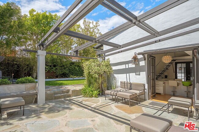 Building Photo - 1323 Club View Dr