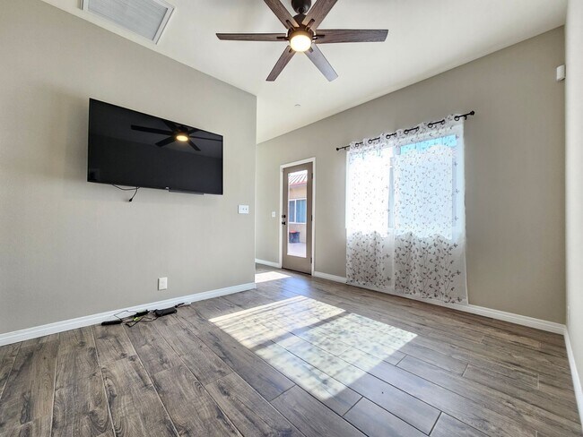 Building Photo - Dream Home 4 bed 3 bath Home!