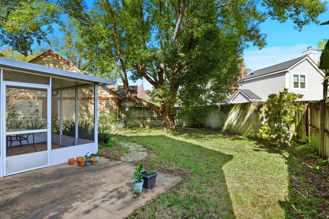 Building Photo - 2801 Donaldson Dr