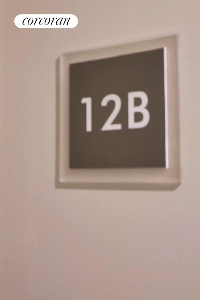 Building Photo - 45 W 81st St