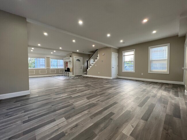 Building Photo - 324 Farrington St