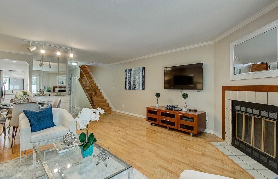 Building Photo - 1303 Victoria Ter