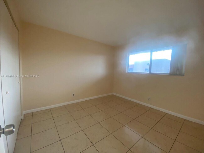 Building Photo - 6890 Royal Palm Blvd