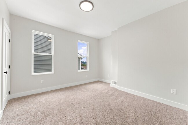 Building Photo - Gorgeous 4 bedroom 2 bath home in Garfield! Available now!