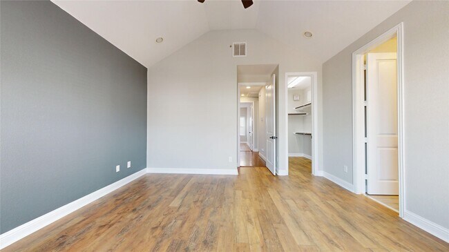 Building Photo - 5430 Camaguey St