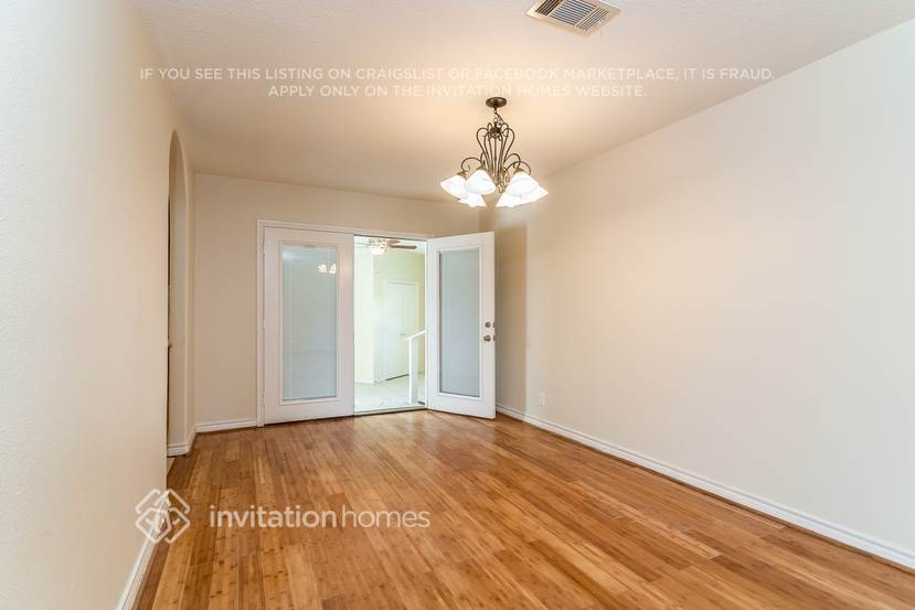 Building Photo - 10482 Twin Circles Dr