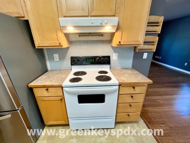Building Photo - 3 Bedroom, 2.5 Bathroom Townhouse in N Por...