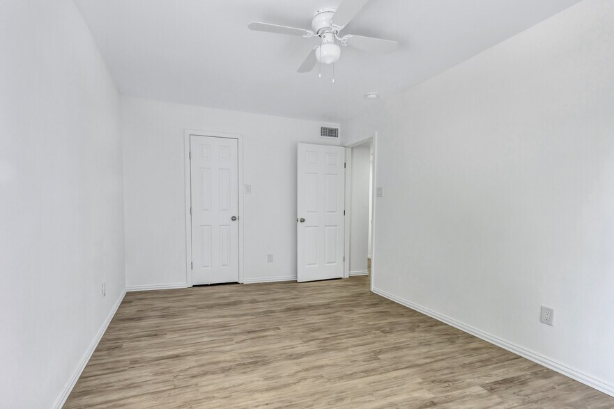 Building Photo - 901 Bessie St