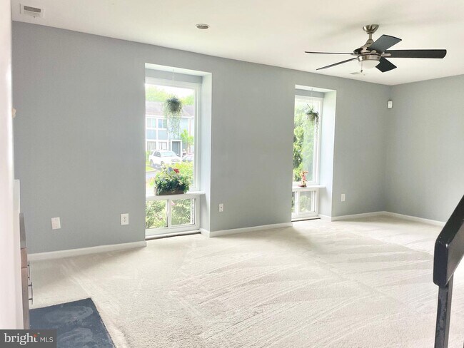 Building Photo - 1009 Kings Ct