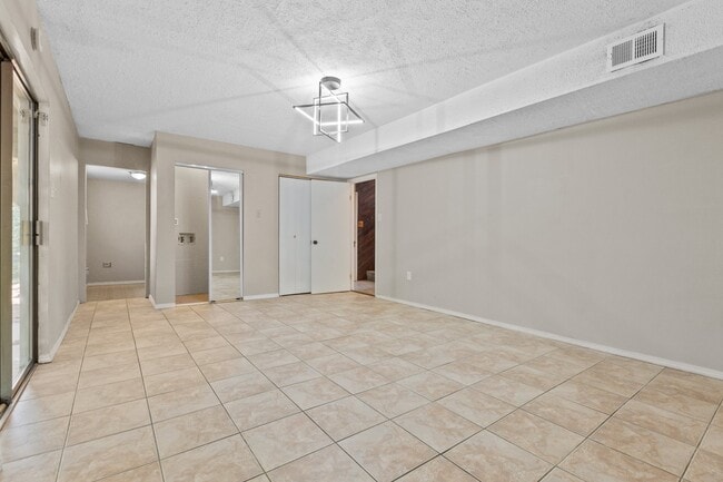 Building Photo - 5 Rocky Top Cove