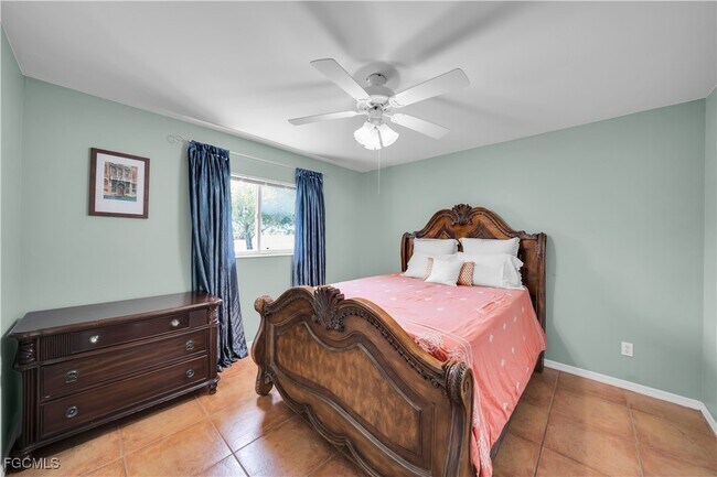 Building Photo - 1811 NE 5th Terrace