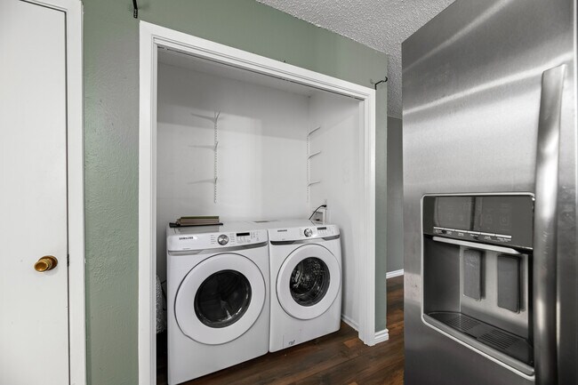 Building Photo - 9 E Mountain Creek Ct