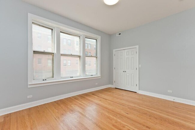 Building Photo - 3 bedroom in Chicago IL 60647