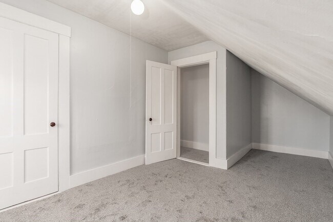 Building Photo - 179 Main St