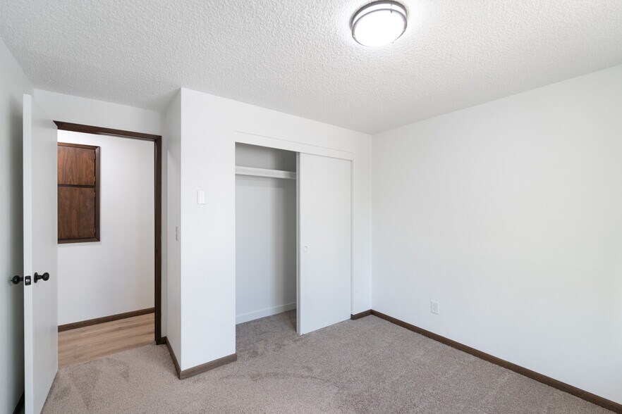 Building Photo - 514 E Longfellow Ave
