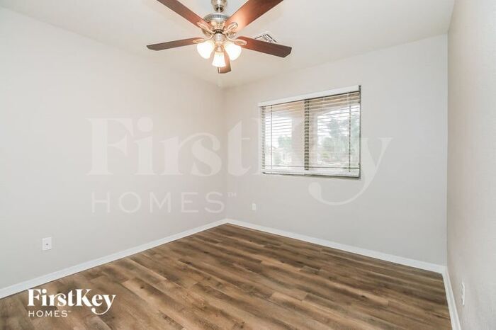 Building Photo - 1633 E Dust Devil Dr