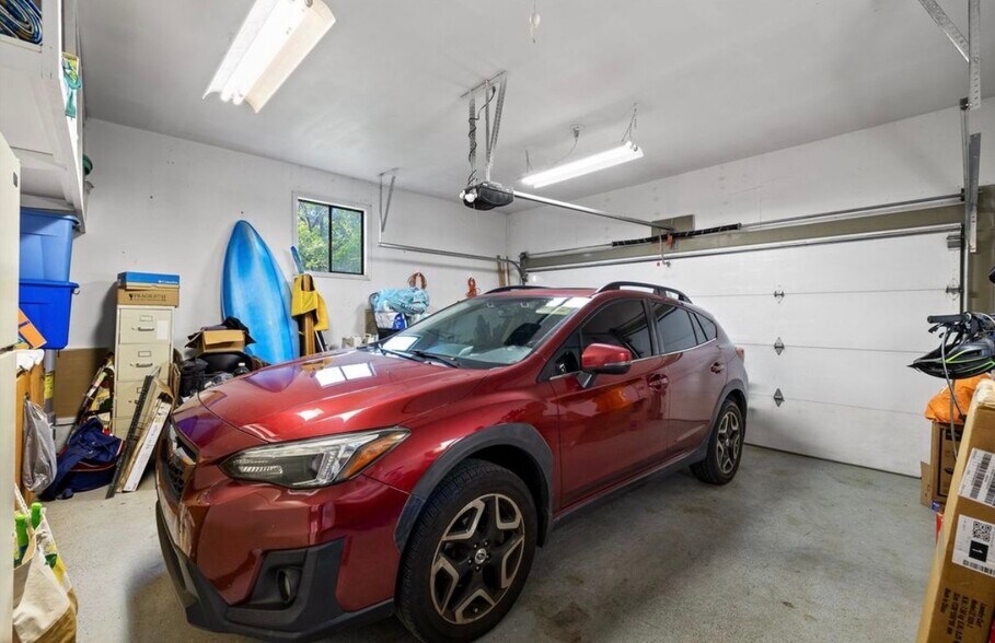 Building Photo - 1627 Fernwood Cir