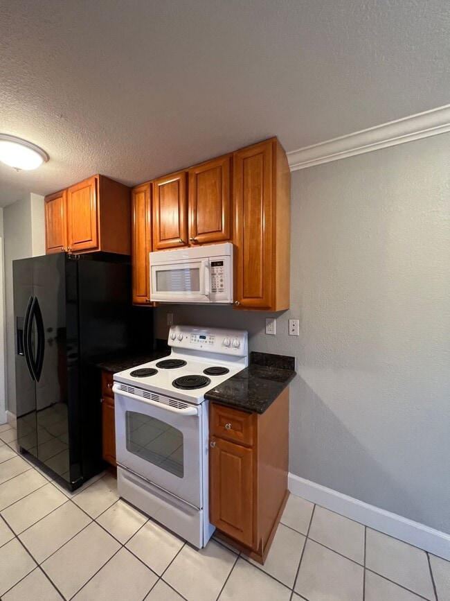 Building Photo - Updated Two-Bedroom, One-Bath Townhome – Bay Point