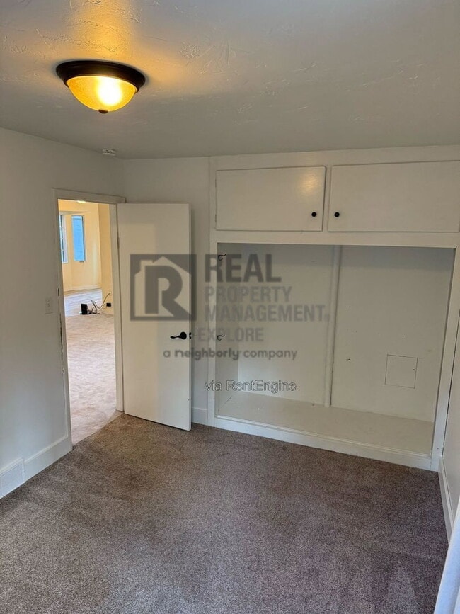 Building Photo - 1533 3rd Ave W