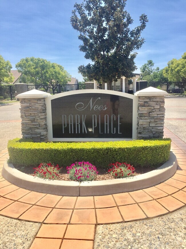 Building Photo - Beautiful 3 bedroom 3 full baths 2117 sq. ft. Located in Nees Park Villas