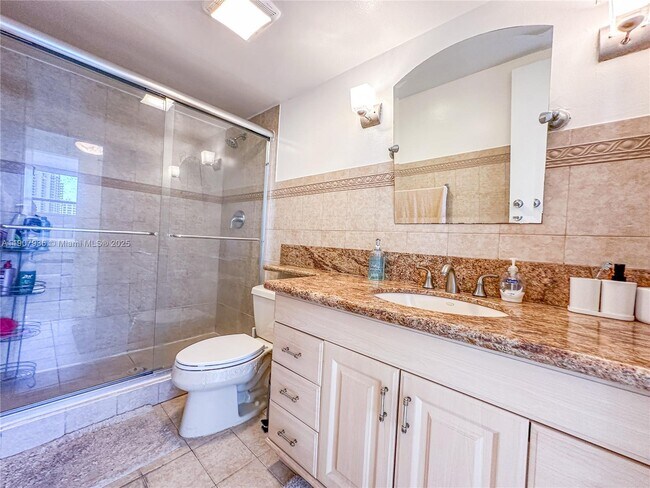 Building Photo - 800 Parkview Dr