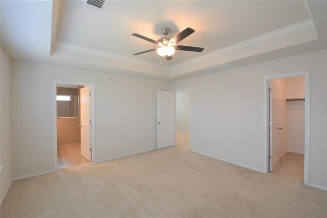 Building Photo - 13915 Osmarea Dr