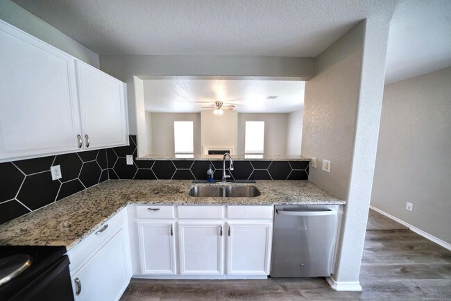 Building Photo - Stunning 4-Bedroom, 2.5-Bathroom Home in L...