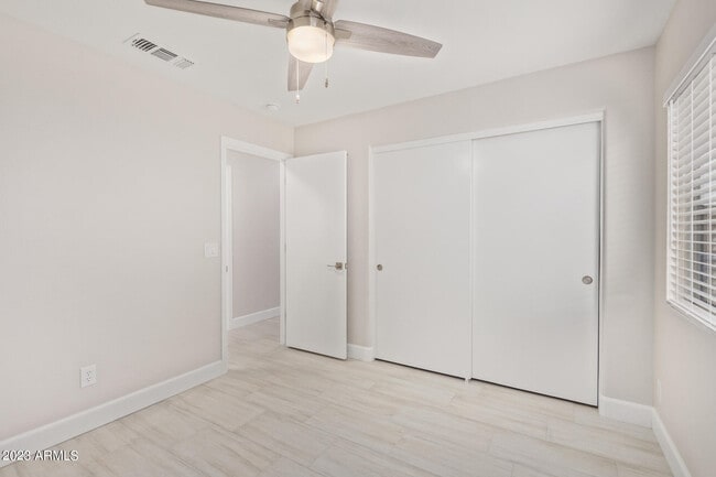 Building Photo - 11211 W Heatherbrae Dr