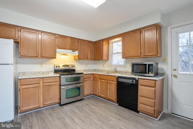 Building Photo - 8729 36th Ave