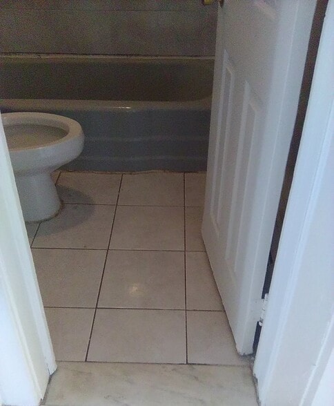 Building Photo - 92 Holly St