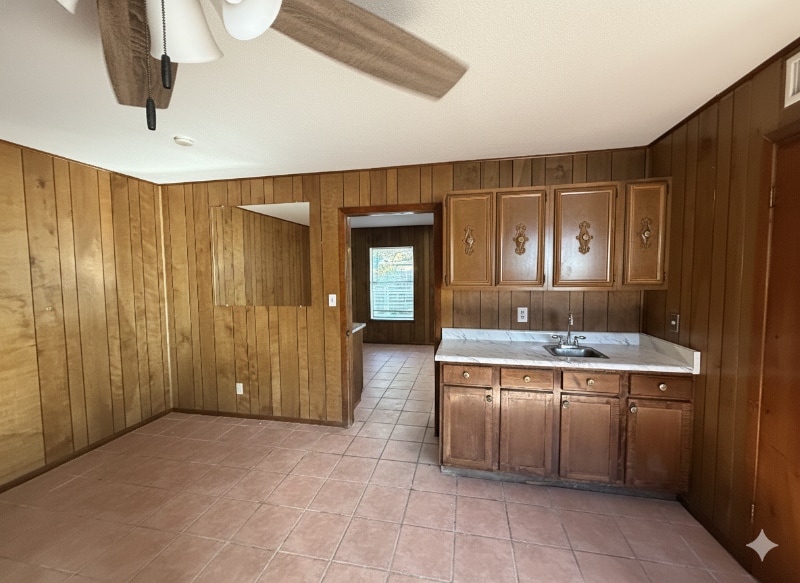 Building Photo - 558 Congress Ave